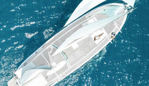 Navega Mediterráneo ofrece una experiencia náutica única a bordo de la Goleta Topaz en Valencia