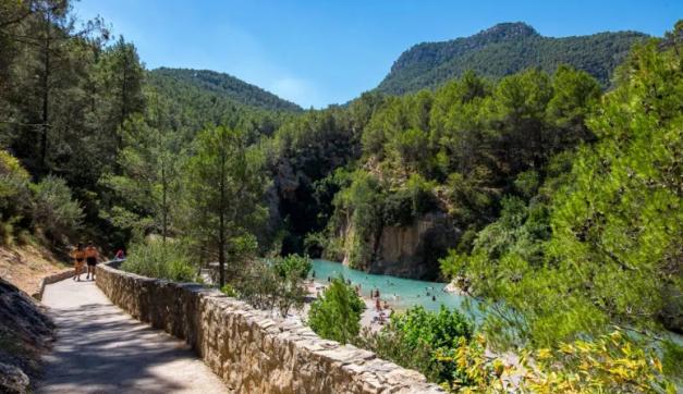 Ruta en moto por Valencia entre montaña, cultura y esencia mediterránea