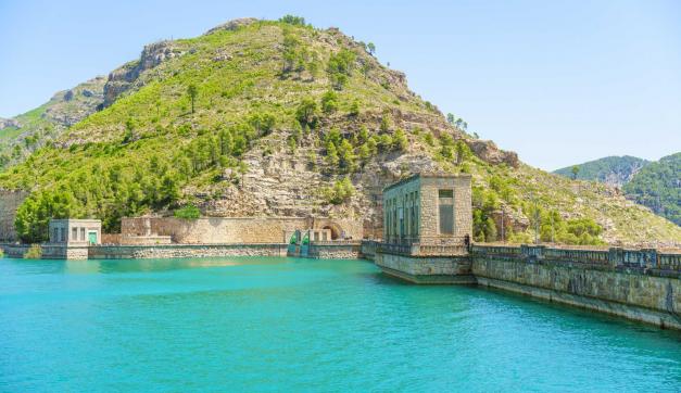 Dos días en moto por montañas, curvas y embalses: Toro Biker te guía al corazón de la Comunitat Valenciana
